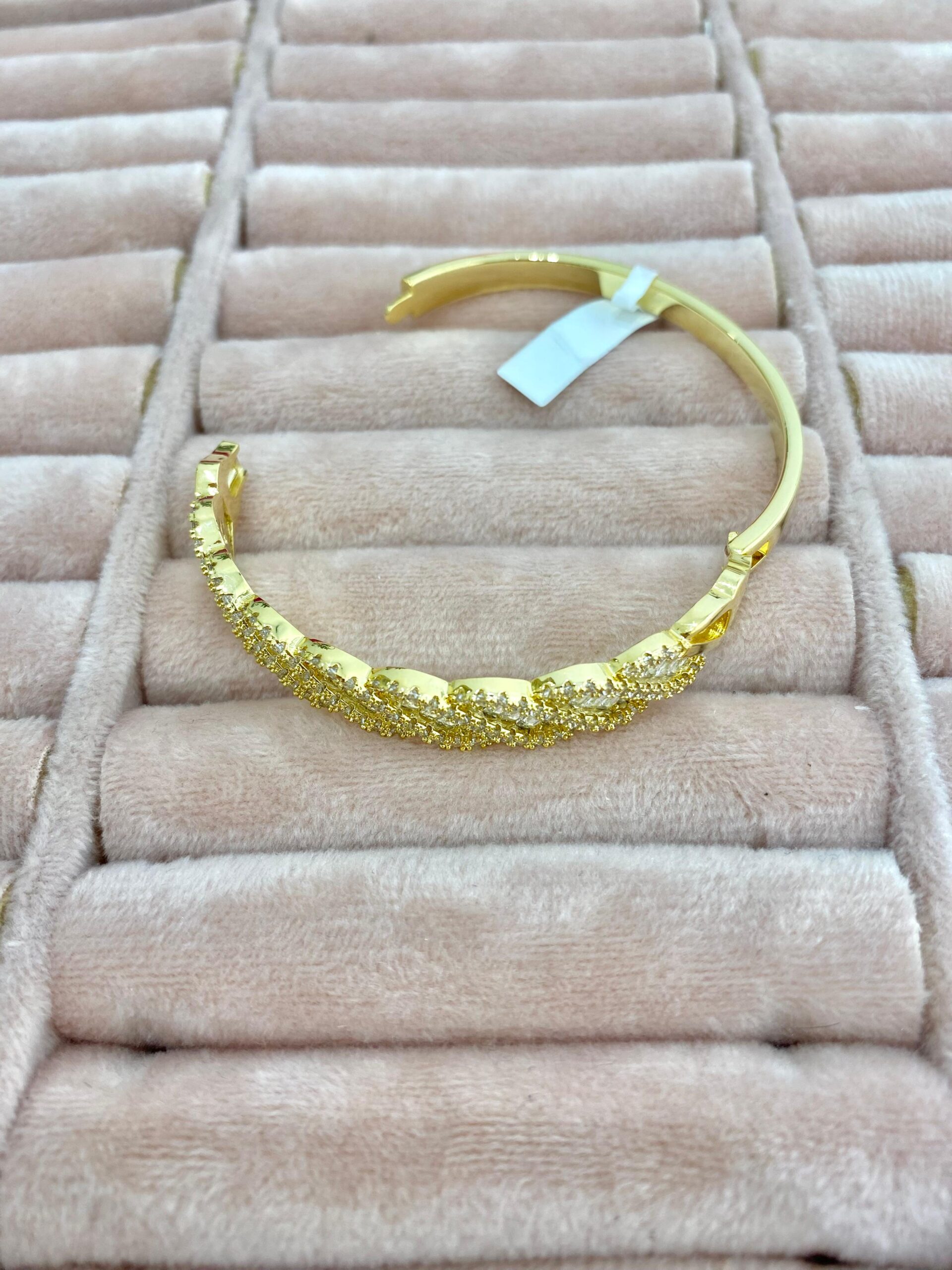Kristal Taşlı Burgu Model Kelepçe - Görsel 2