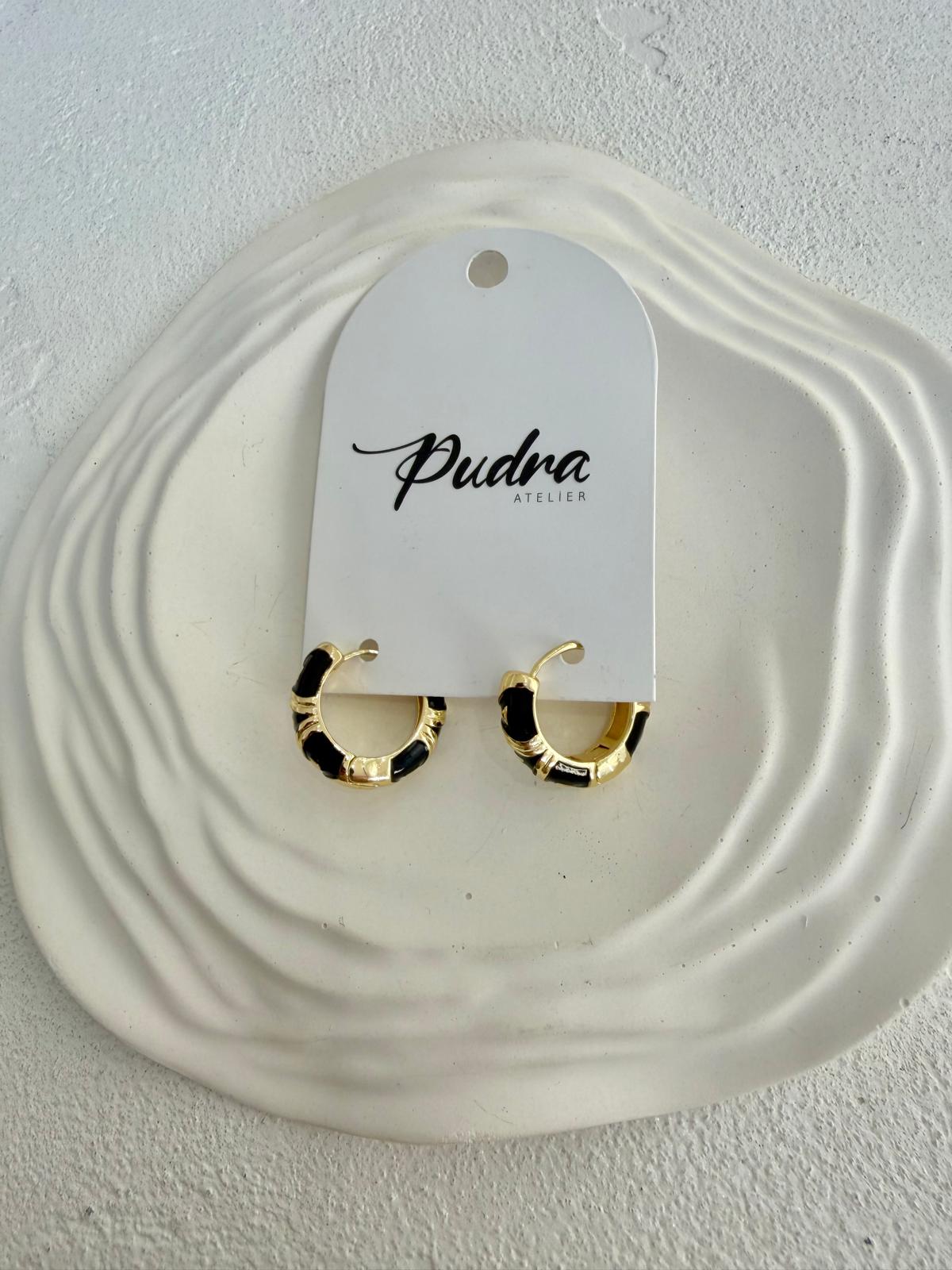 Siyah Mineli Gold Detaylı Küpe