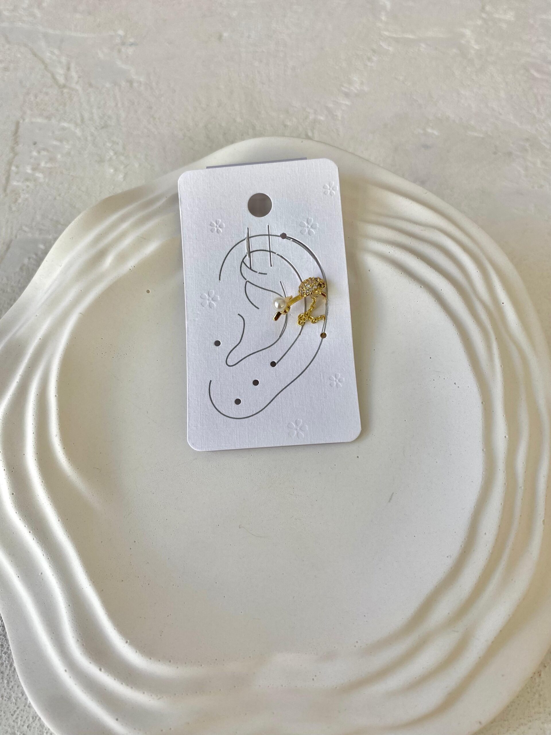 Taşlı İncili Lale Şeklinde Earcuff Kıkırdak Küpe