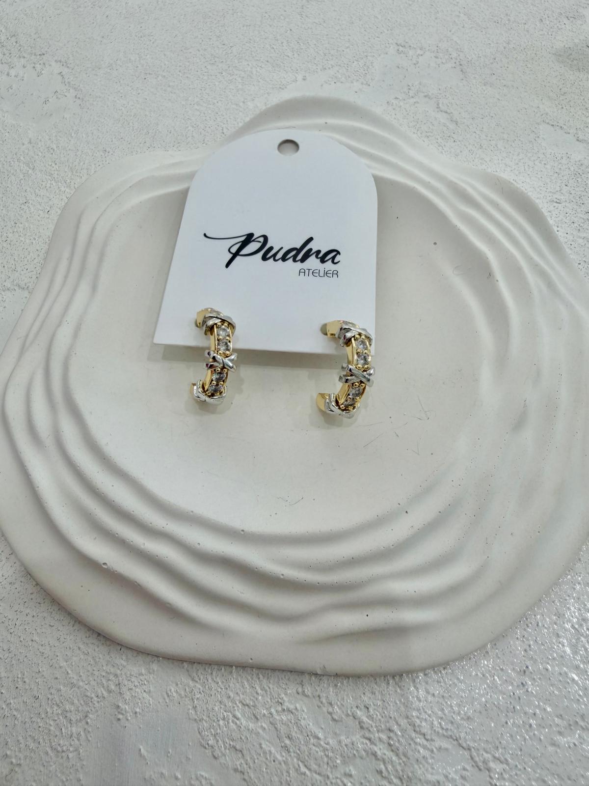 Taşlı Silver X Detaylı Yarım Ay Küpe
