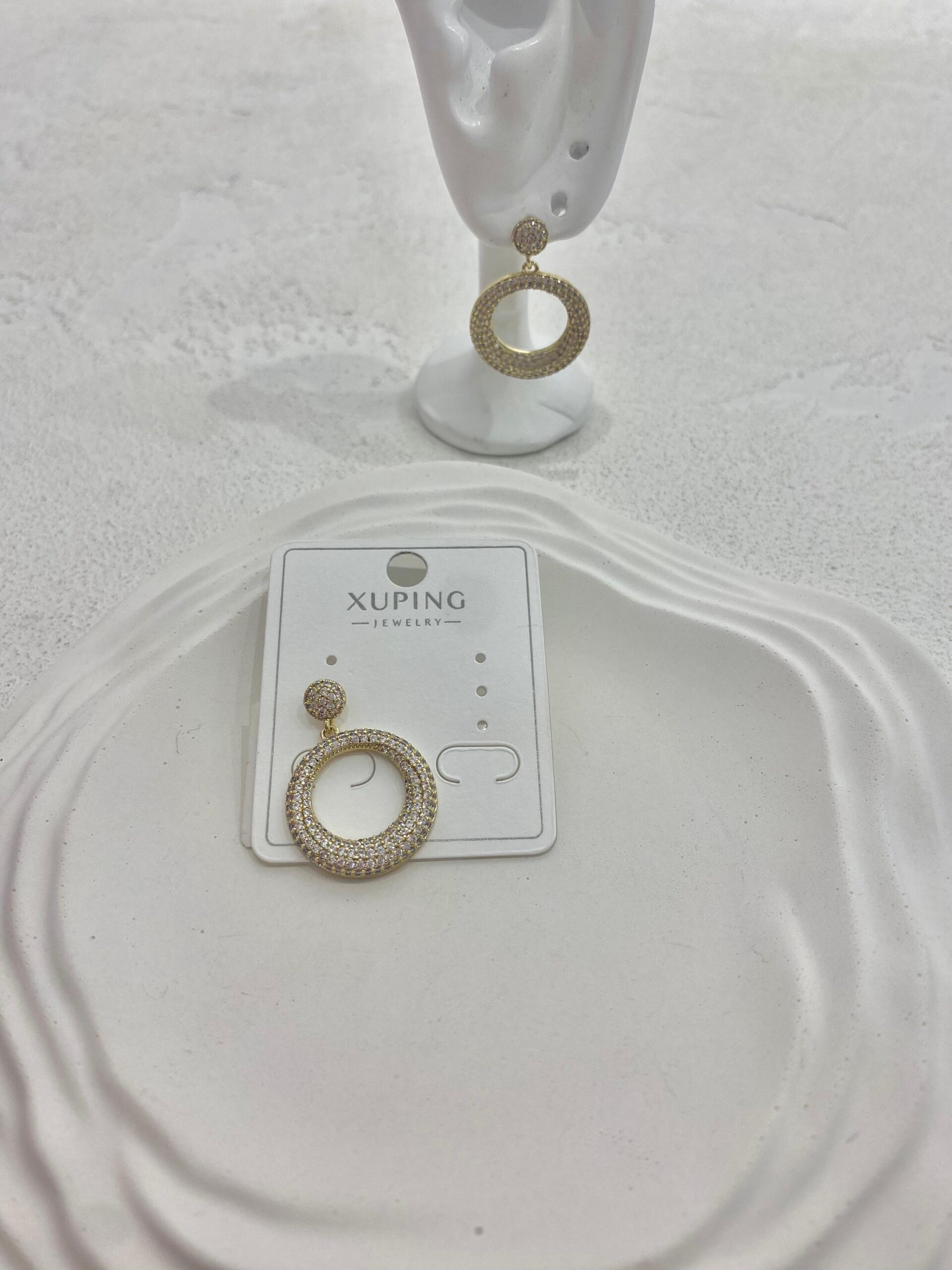 Xuping 14k Taşlı Yuvarlak Sallantılı Çelik Küpe - Görsel 3