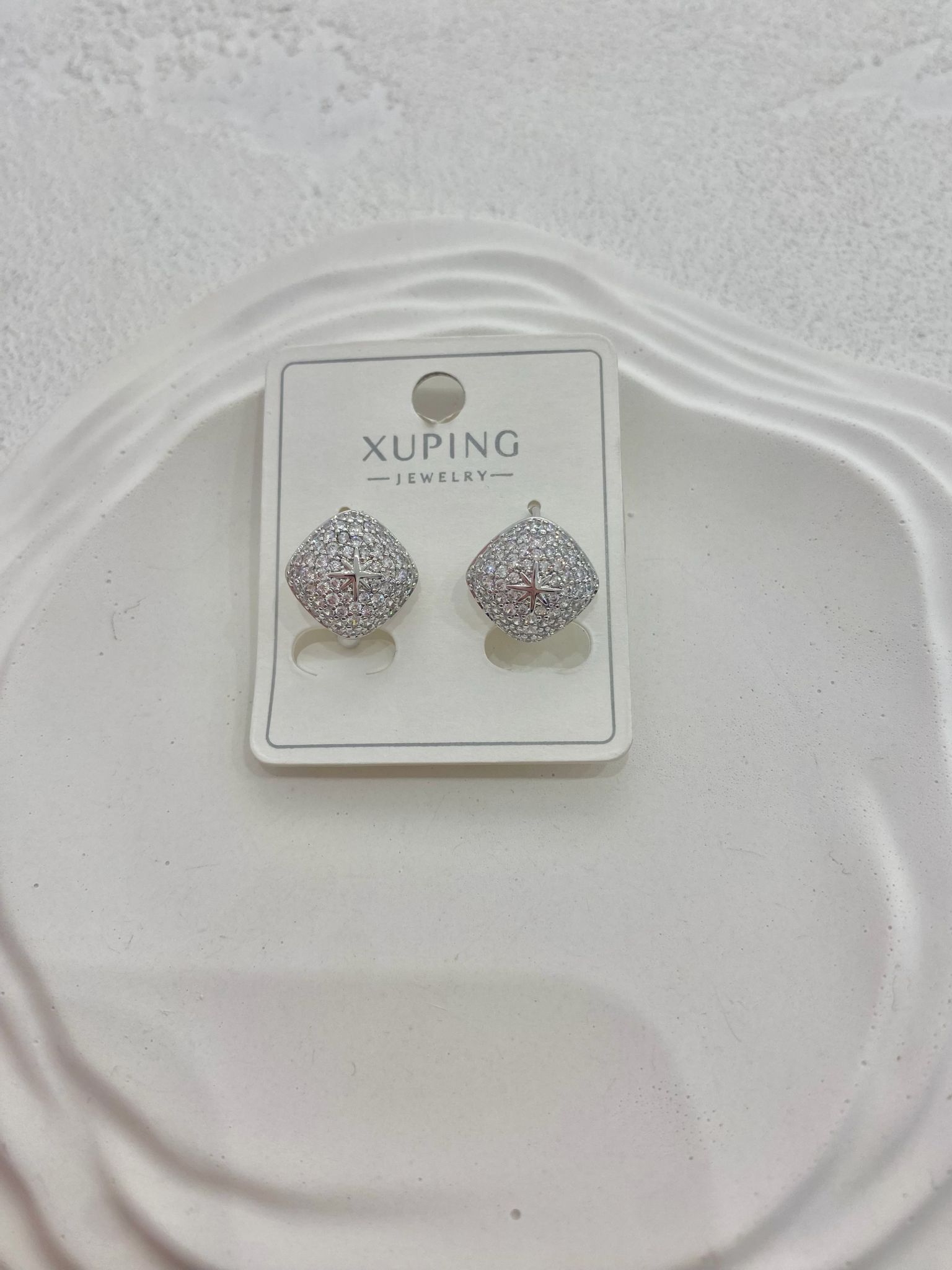 Xuping Taşlı Kare Yıldız Detaylı Çelik Küpe