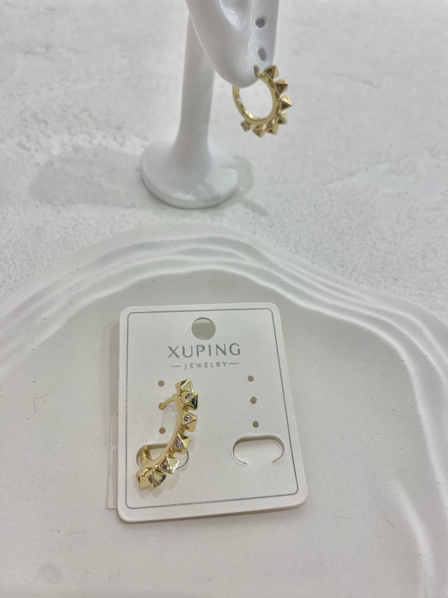 Xuping Taşlı Küçük Üçgen Detaylı Çelik Halka Küpe - Görsel 2