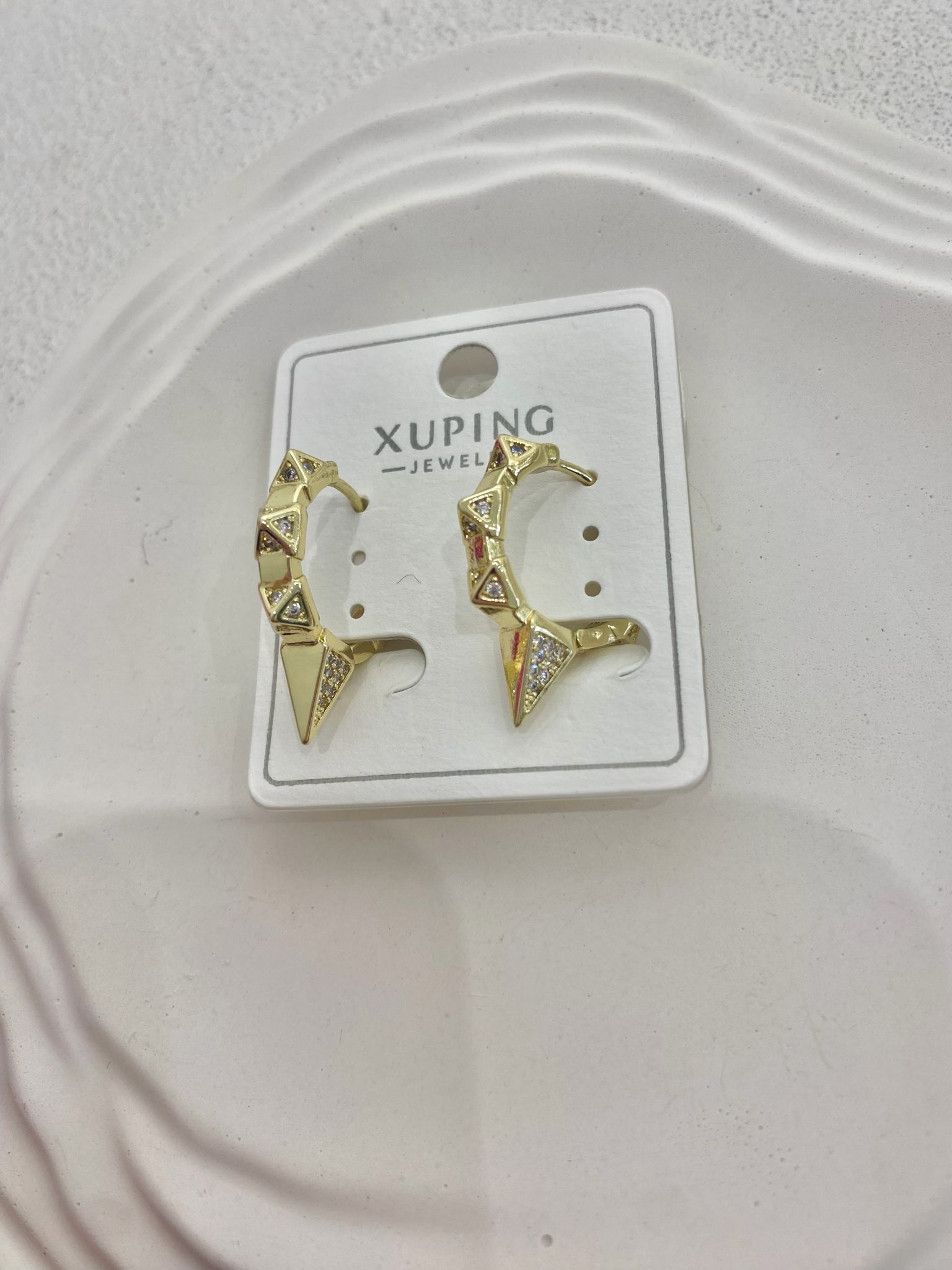 Xuping Taşlı Üçgen Detaylı Çelik Halka Küpe - Görsel 3