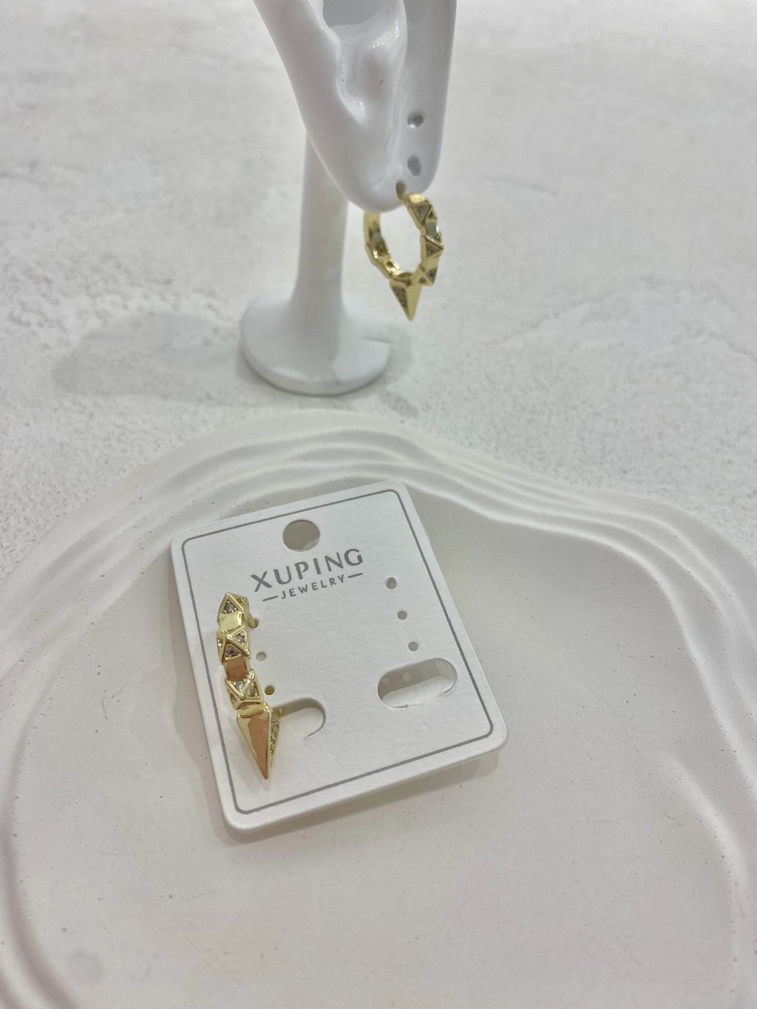 Xuping Taşlı Üçgen Detaylı Çelik Halka Küpe - Görsel 2